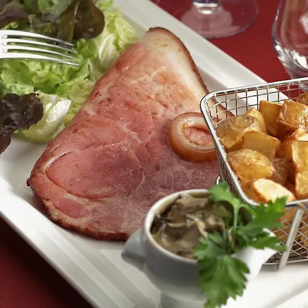 La Table De Gustave מלון