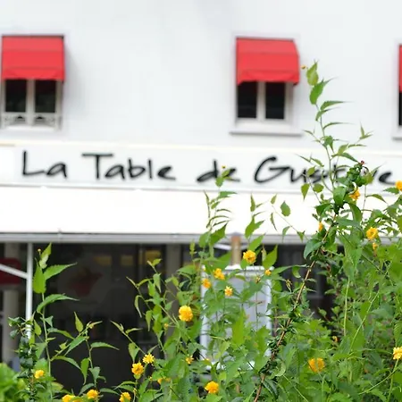La Table De Gustave אורנה